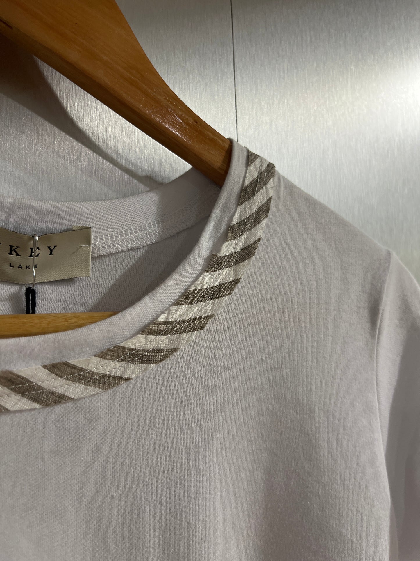 T-shirt collo lavorato