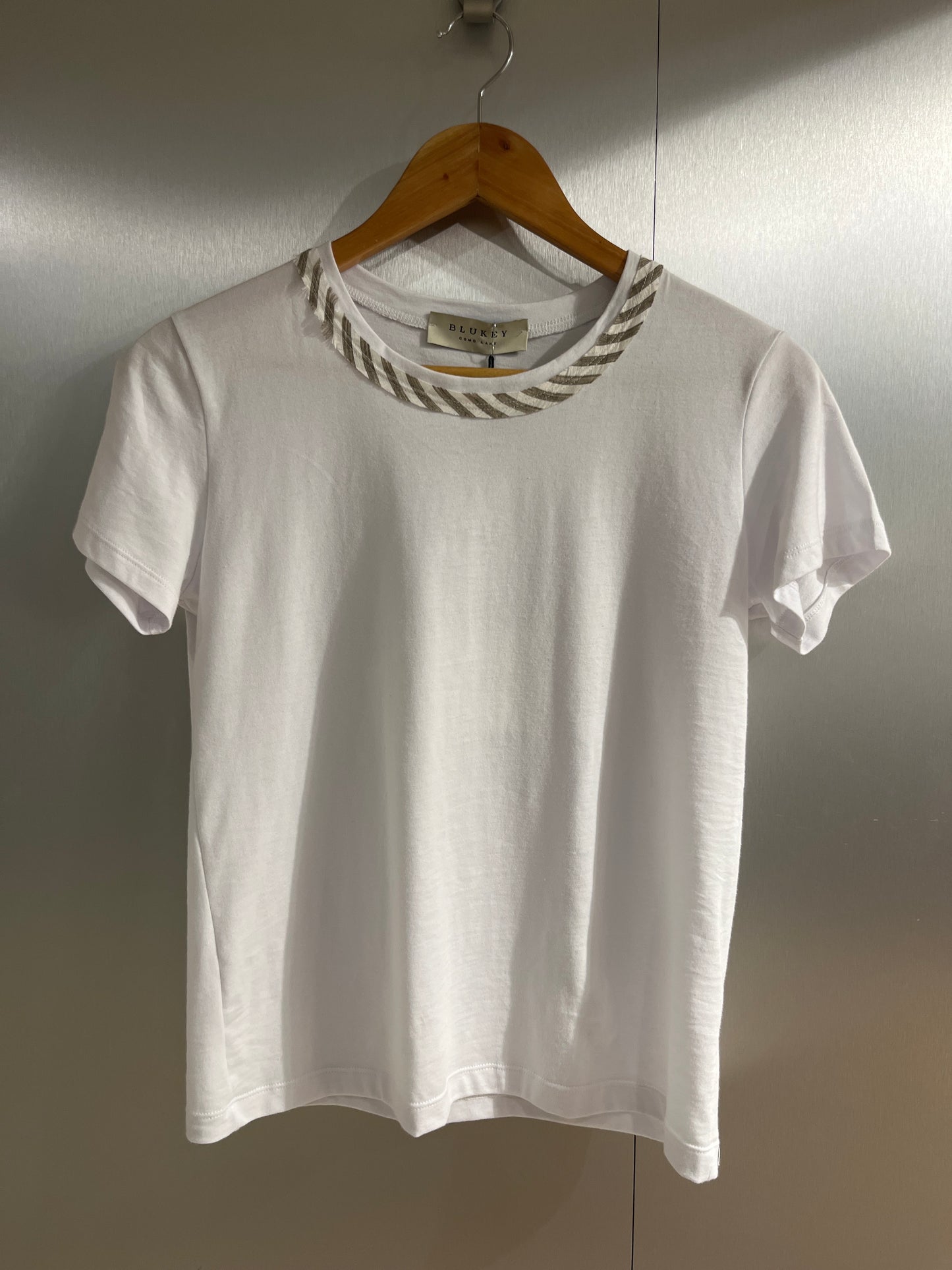 T-shirt collo lavorato