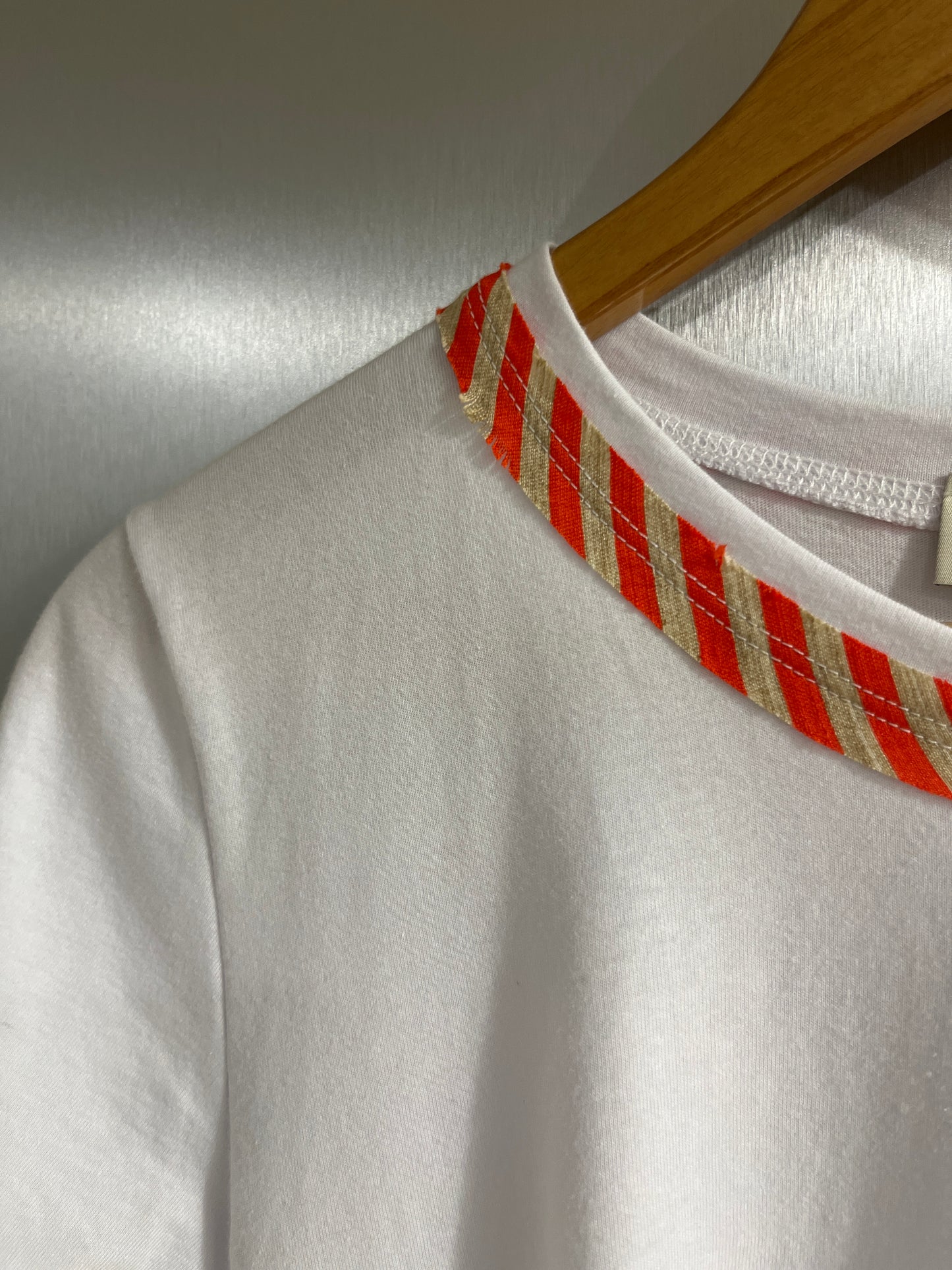 T-shirt collo lavorato